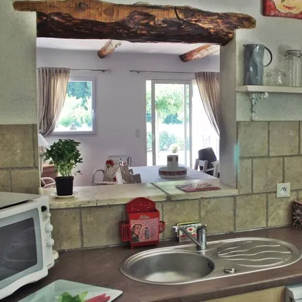 Rent this 2 bed house on 13810 Eygalières