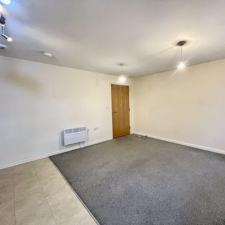 Image 3 - Ringley Road/Tanfield Drive, Ringley Road, Prestolee, M26 1FY, United Kingdom - Apartment for rent