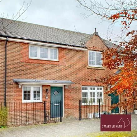 Rent this 2 bed townhouse on Flycatcher Keep in Bracknell, RG12 8DT