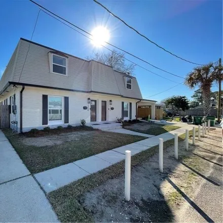 Buy this 6 bed house on 1220 Carrollton Avenue in Metairie, LA 70005