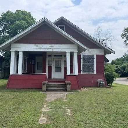 Buy this 3 bed house on 2479 North 20th Street in Waco, TX 76708