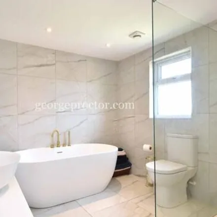 Image 4 - Mayfield Road, Chatterton Village, London, BR1 2EP, United Kingdom - House for sale