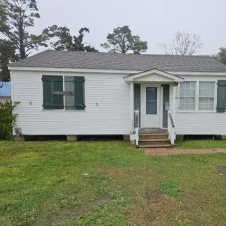 Buy this 3 bed house on 163 Hackberry Street in Thibodaux, LA 70301