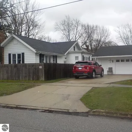 Buy this 4 bed house on 976 East Illinois Street in Mount Pleasant, MI 48858