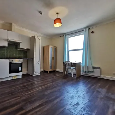 Rent this studio apartment on 73 High Road in Willesden Green, London