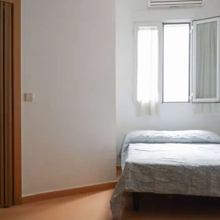 Rent this 1 bed apartment on Basílica Pontificia de San Miguel in Calle de San Justo, 4