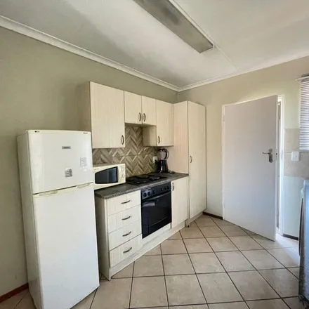 Image 2 - Rustig Avenue West, Terenure, Gauteng, 1621, South Africa - Apartment for rent