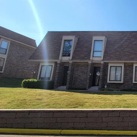 Buy this 2 bed townhouse on 1871 Poplar Woods Circle East in Germantown, TN 38138