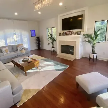 Rent this 3 bed house on Los Angeles