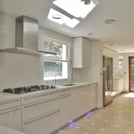 Image 3 - 62 Warwick Gardens, London, W14 8PP, United Kingdom - House for rent