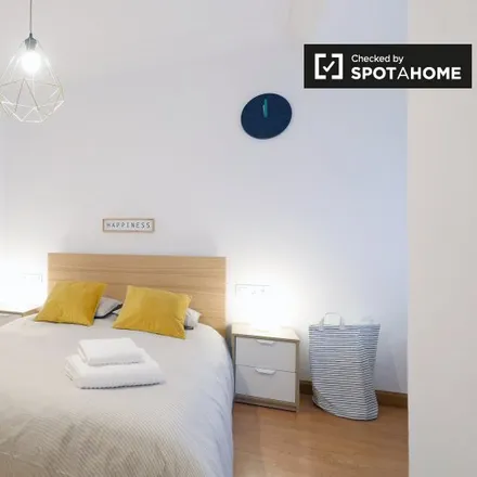 Rent this 6 bed room on Carrer dels Madrazo in 294, 08001 Barcelona