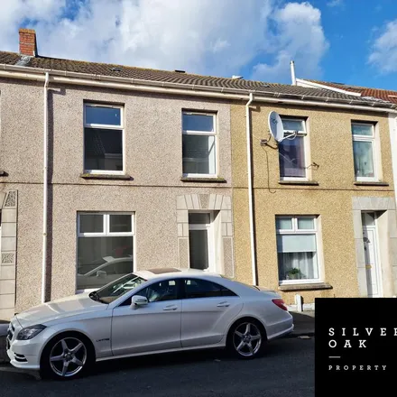 Rent this 3 bed townhouse on Stafford Street in Llanelli, SA15 2HS