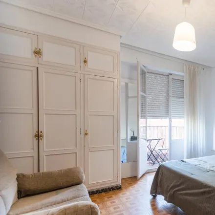 Rent this 5 bed room on Carrer de Soledad Doménech in 2, 46020 Valencia