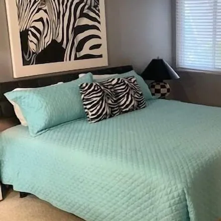 Rent this 2 bed condo on Siesta Key Cir in Sarasota, FL