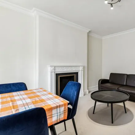 Image 7 - Gladstone Court, 97 Regency Street, London, SW1P 4AW, United Kingdom - Townhouse for rent