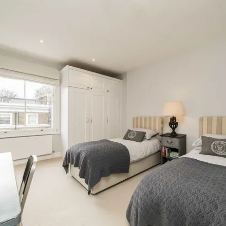 Image 7 - 3 Upper Addison Gardens, London, W14 8AN, United Kingdom - Apartment for rent