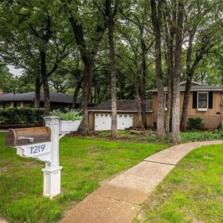 Buy this 3 bed house on 1229 South Rockford Road in Ardmore, OK 73401