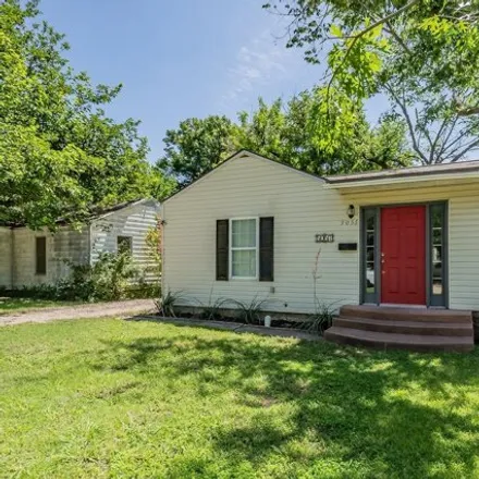 Image 2 - 5057 Royal Drive, Fort Worth, TX 76116, USA - House for sale