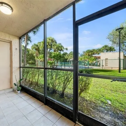 Image 4 - 331 Lakeview Drive, Weston, FL 33326, USA - Condo for rent