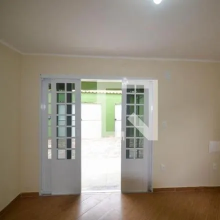Rent this 2 bed house on Rua Pracinha Wallace Paes Leme in Centro, Nilópolis - RJ
