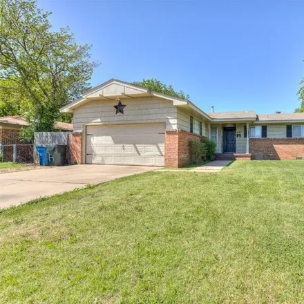 Image 2 - 471 West Fairchild Drive, Midwest City, OK 73110, USA - House for sale