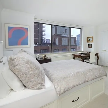 Image 7 - 300 East 64th Street, New York, NY 10065, USA - Condo for sale