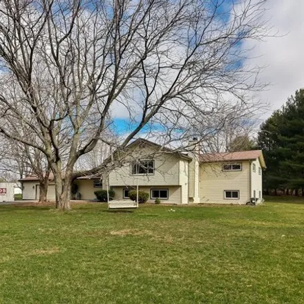 Buy this 5 bed house on 6885 Happy Acres Road in Owen Township, IL 61101