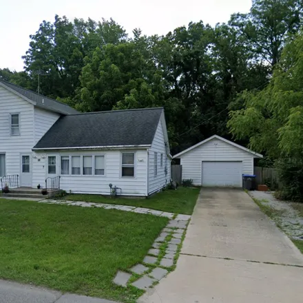 Rent this 3 bed house on 113 W Clay St
