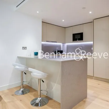 Image 2 - Ariel House, 144 Vaughan Way, London, E1W 2AG, United Kingdom - Apartment for rent