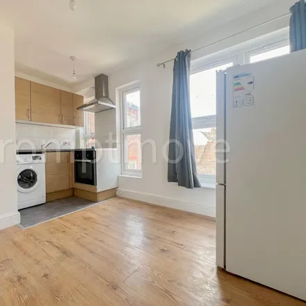 Rent this 2 bed apartment on Seven Stars Properties in King Street, Luton