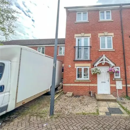 Buy this 4 bed townhouse on 6 Potterswood Close in Kingswood, BS15 8LW