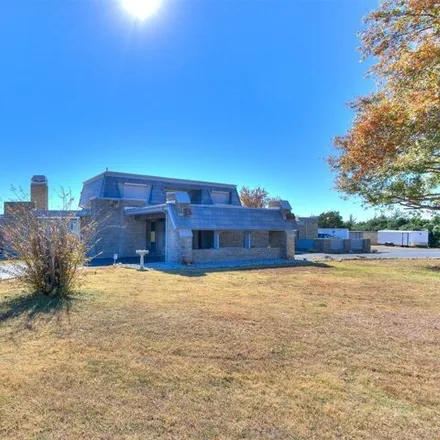 Image 3 - 2874 Twin Acres Drive, Norman, OK 73071, USA - House for sale