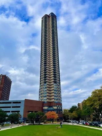 Rent this 1 bed house on The New York Private Residences in 3660 North Lake Shore Drive, Chicago