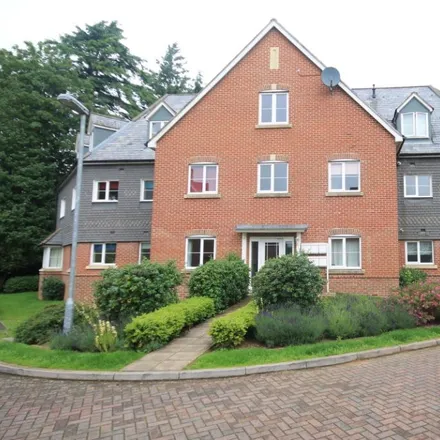 Rent this 3 bed apartment on Meadowlands Drive in Shottermill, GU27 2FD