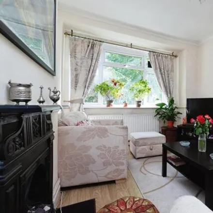 Image 4 - 79 Benhill Road, London, SM1 3RR, United Kingdom - House for sale