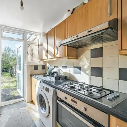 Image 5 - Brent Park Road, London, NW4 3HP, United Kingdom - Townhouse for sale