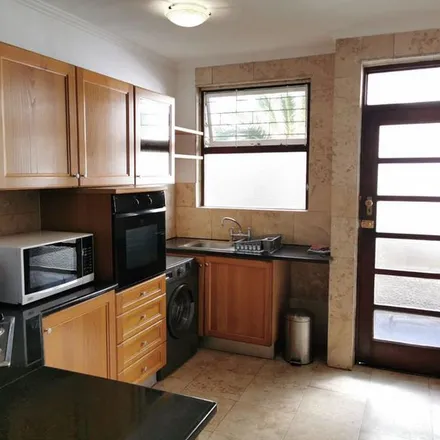 Image 3 - Vagabond Kitchens, Regent Road, Cape Town Ward 54, Cape Town, 8005, South Africa - Apartment for rent