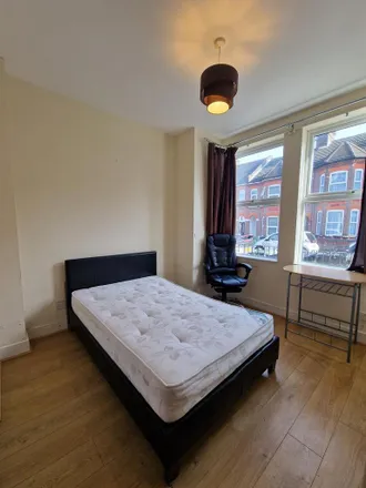 Rent this 1 bed house on Lyndhurst Road in Luton, LU1 1LN