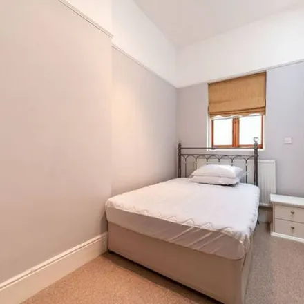 Image 2 - Apsley Mansions, 2-6 Notting Hill Gate, London, W11 3JE, United Kingdom - Apartment for rent