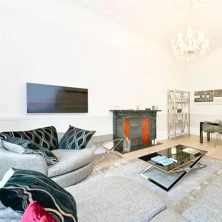 Image 2 - 4 Pembridge Gardens, London, W2 4EA, United Kingdom - Townhouse for rent