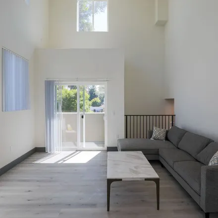 Rent this 7 bed apartment on 1104 West 37th Place in Los Angeles, CA 90007