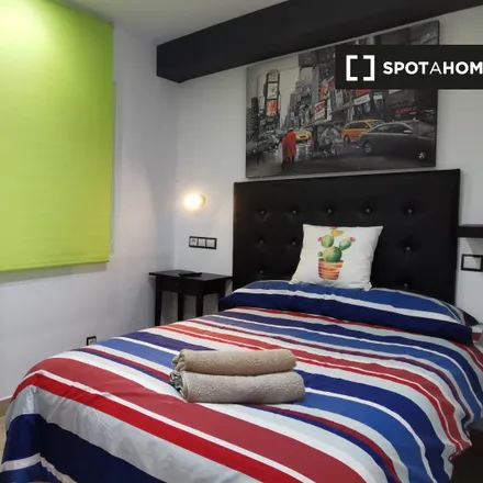 Rent this 4 bed room on El Bodegón de Teatinos in Calle Puerto de San Isidro, 33011 Oviedo