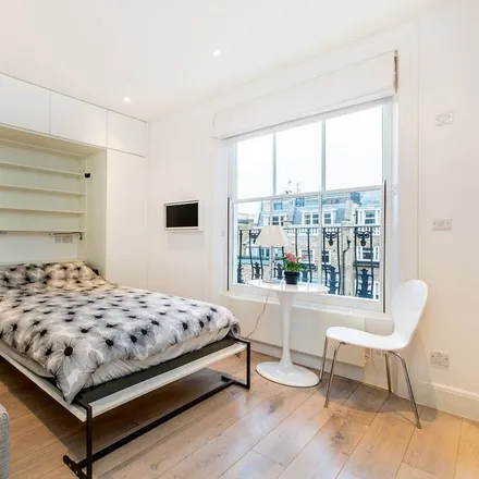 Rent this studio apartment on 30 Pembridge Square in London, W2 4DS