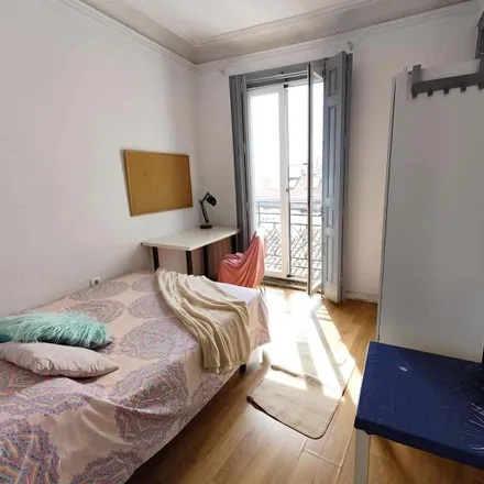 Rent this 8 bed room on Wok in Plaza Segovia Nueva, 28005 Madrid