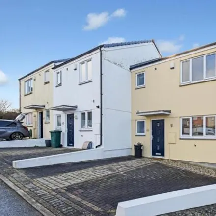 Rent this 3 bed townhouse on Wikinson Gardens in Redruth, TR15 2FB