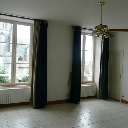 Rent this 1 bed apartment on Le Château in 8 Impasse de la Tuée, 85200 Fontenay-le-Comte