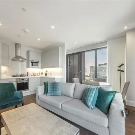 Image 3 - Orchard Wharf, Silvocea Way, London, E14 0TY, United Kingdom - Room for rent