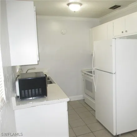 Image 6 - 2241 Euclid Avenue, Fort Myers, FL 33901, USA - Condo for rent