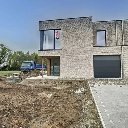 Rent this 4 bed townhouse on Ruddervoordsestraat 117 in 8210 Zedelgem, Belgium