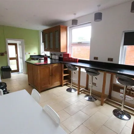 Rent this 6 bed apartment on Cedar Road in Northampton, NN1 4RW